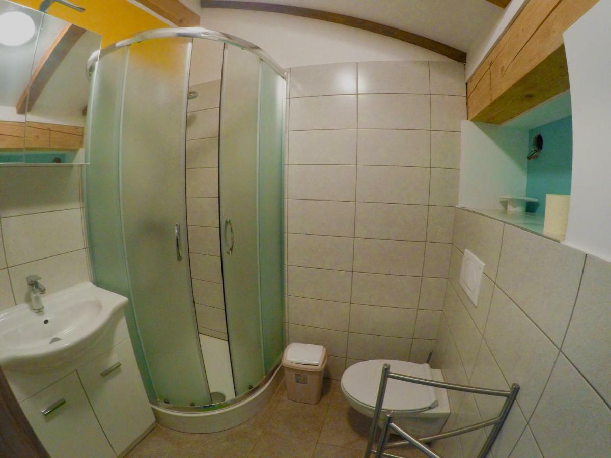Prenocisca Rusjan Apartment Rence ภายนอก รูปภาพ