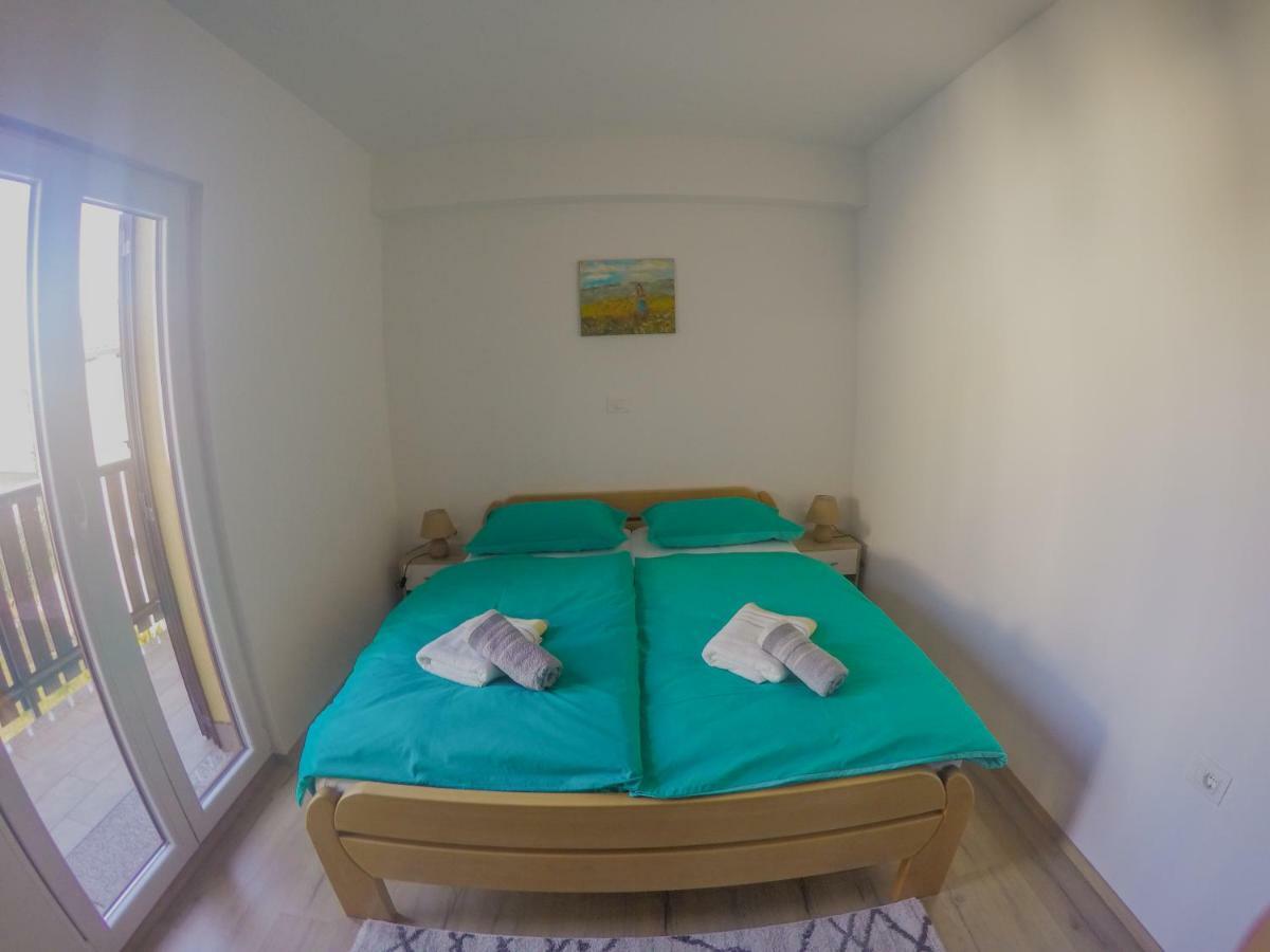 Prenocisca Rusjan Apartment Rence ภายนอก รูปภาพ