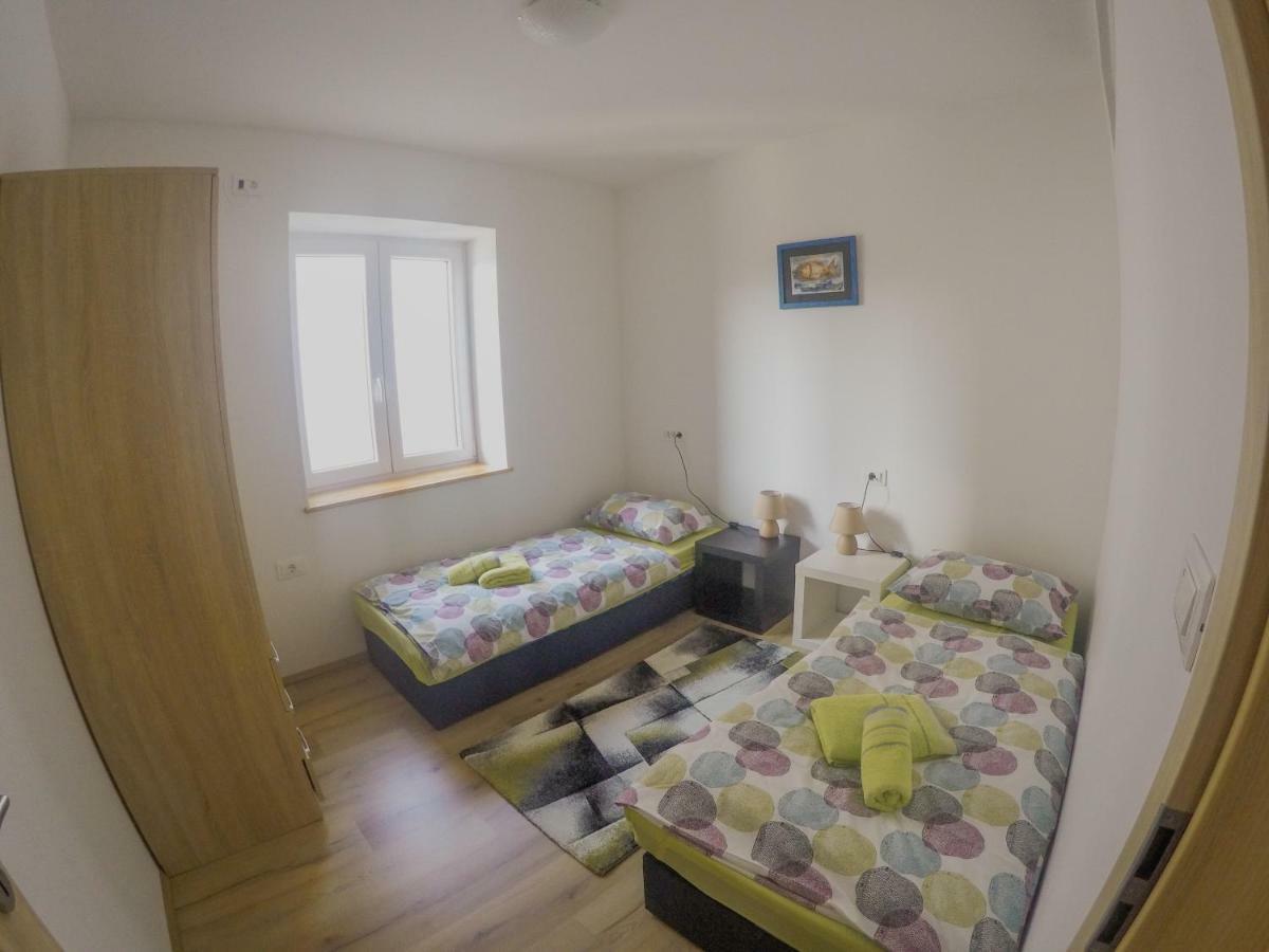 Prenocisca Rusjan Apartment Rence ภายนอก รูปภาพ