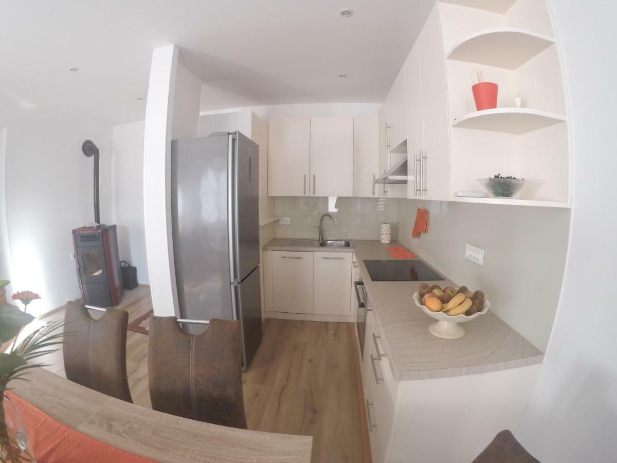 Prenocisca Rusjan Apartment Rence ภายนอก รูปภาพ