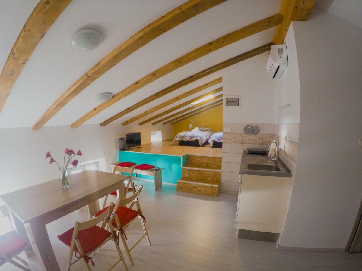 Prenocisca Rusjan Apartment Rence ภายนอก รูปภาพ