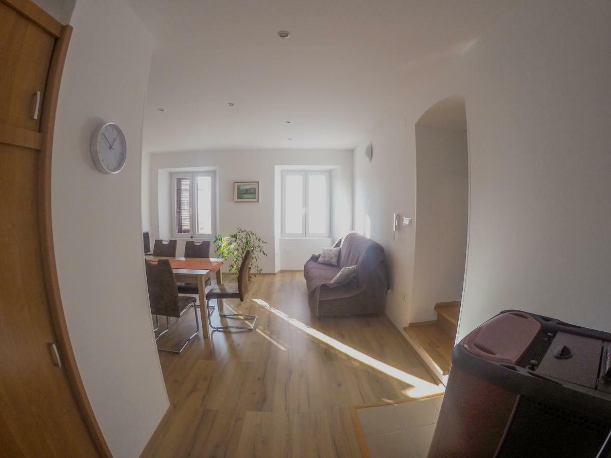 Prenocisca Rusjan Apartment Rence ภายนอก รูปภาพ